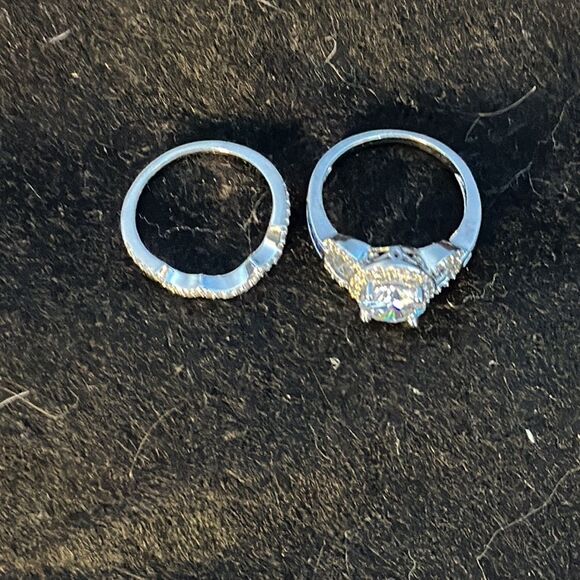 White Cubic Zirconia & Blue Baguette Silvertone 2-Piece Ring Set Size 7 Bridal - Picture 2 of 4